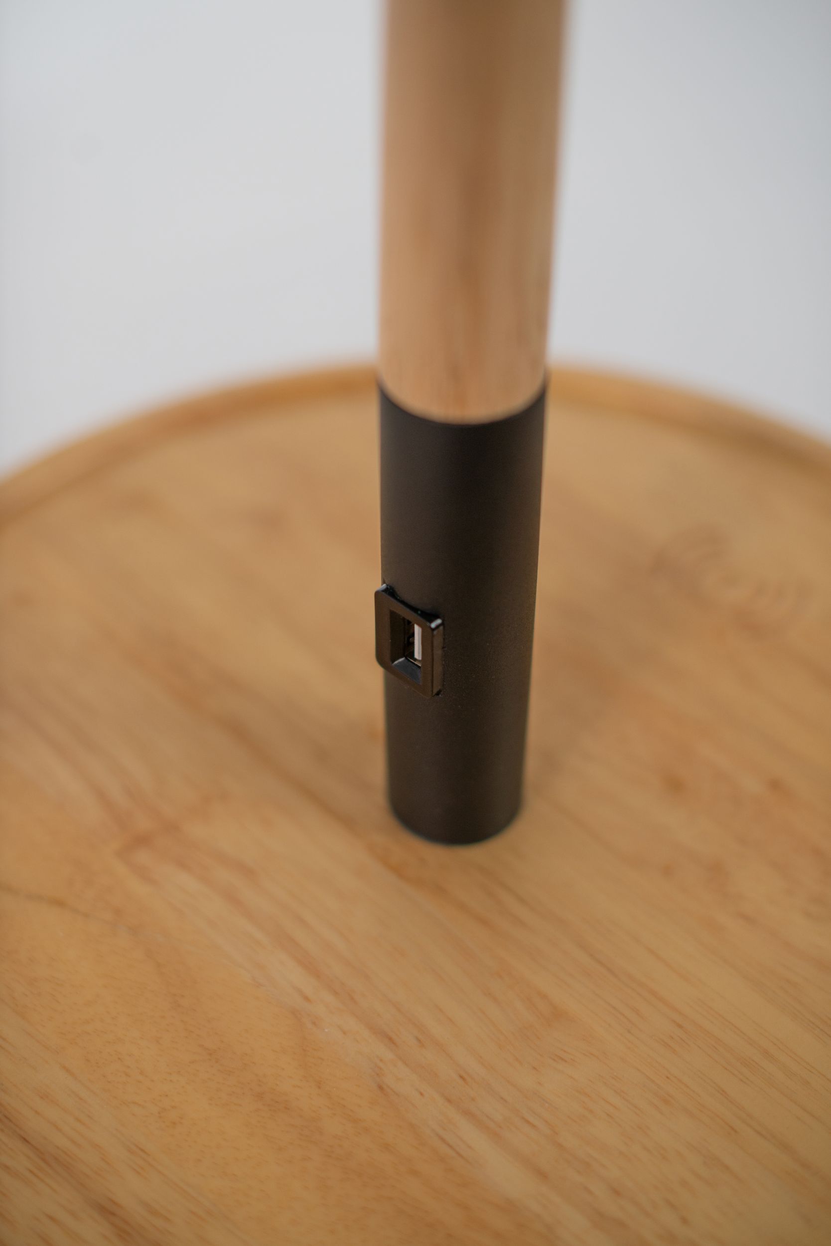 Lampada da terra IRIS nero