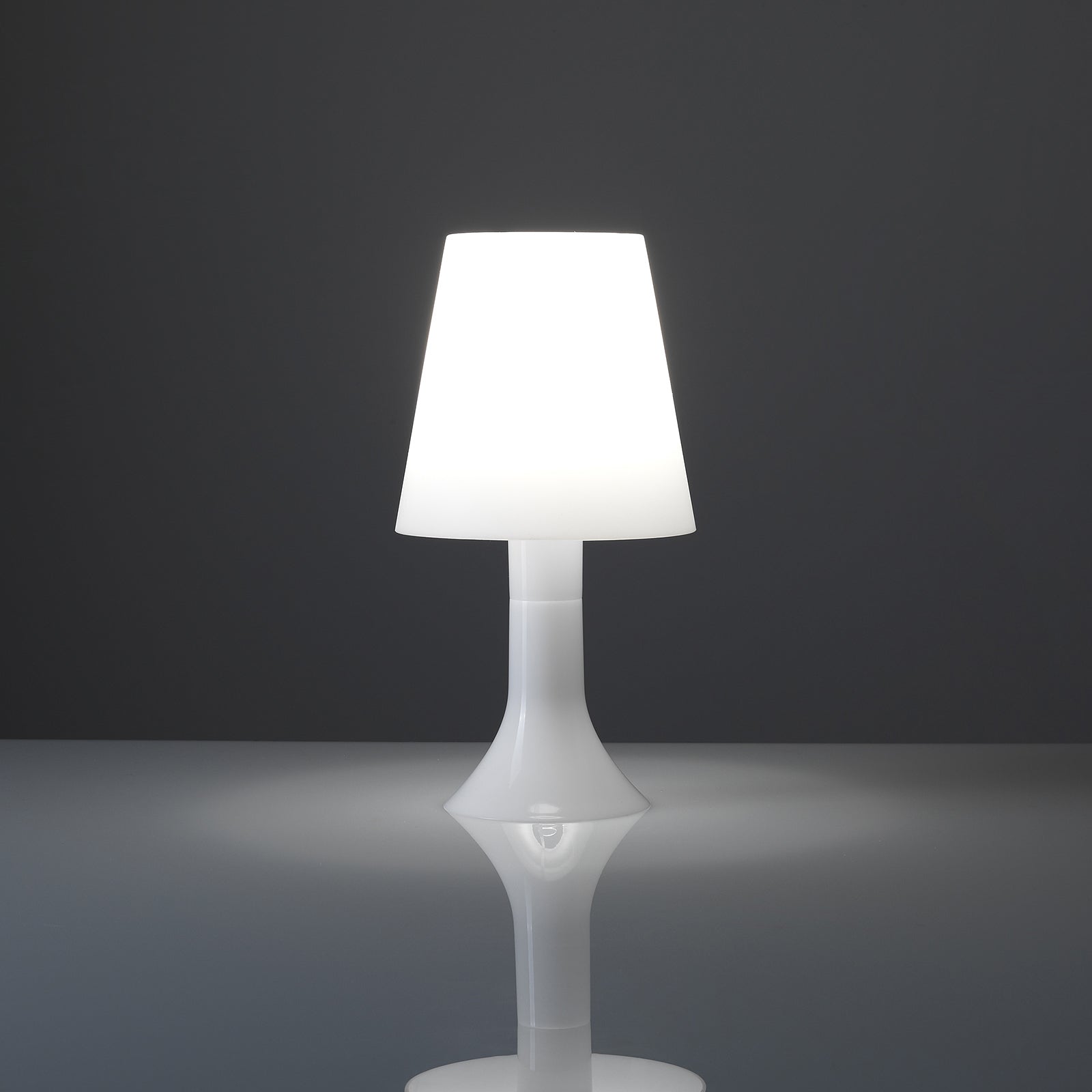 Lampada da tavolo LYRON