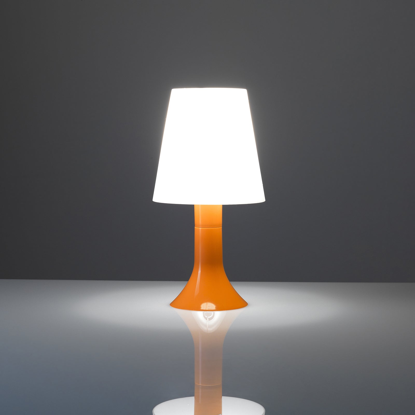 Lampada da tavolo LYRON